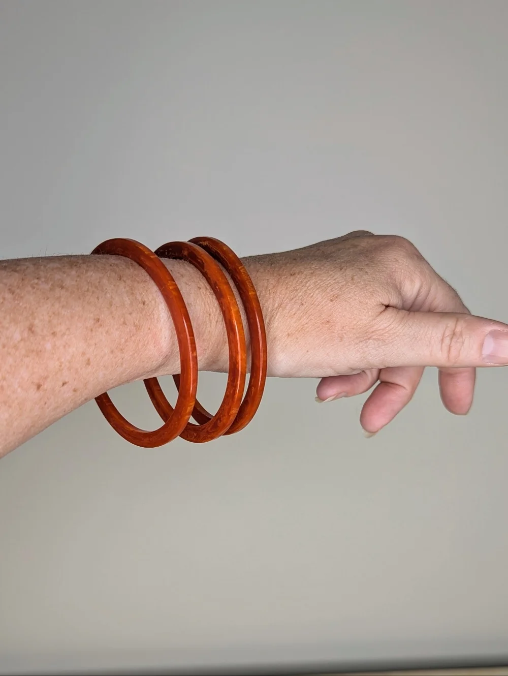 Vintage Bakelite Dark Brown Red Marbled Skinny Bangles Bracelets Set Of 3